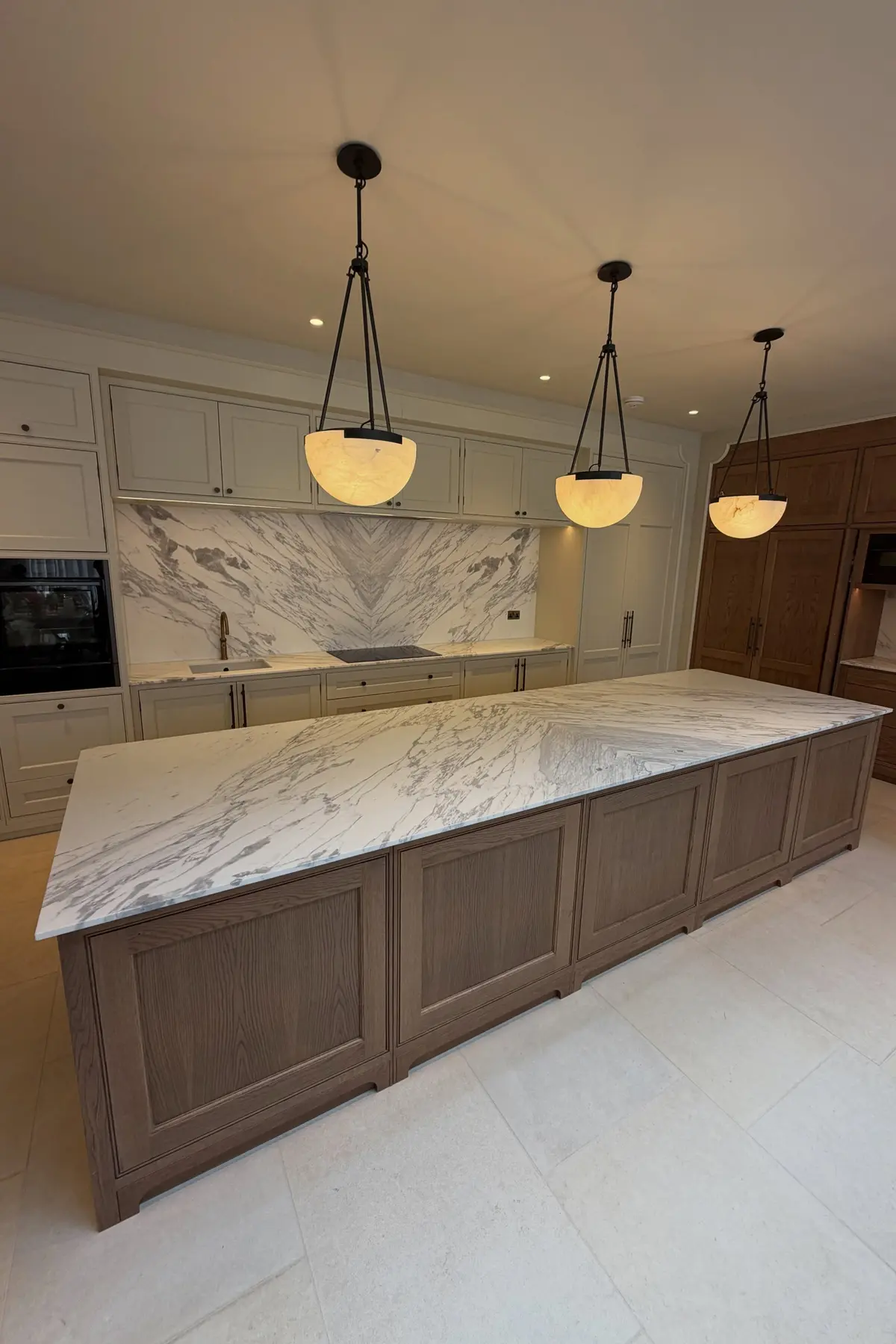 Natural marble kitchen island – Northumberland, Alnwick NE66 Natural marble kitchen island and bookmatched splashback for Northumberland projects around Alnwick NE66