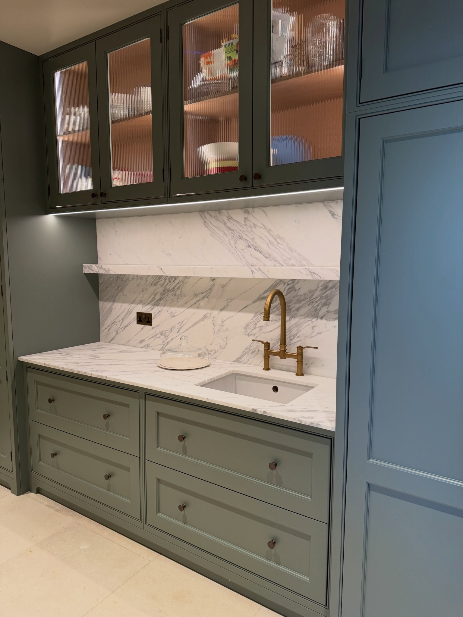 White veined marble worktop and full-height splashback for South Shields, Elswick Way