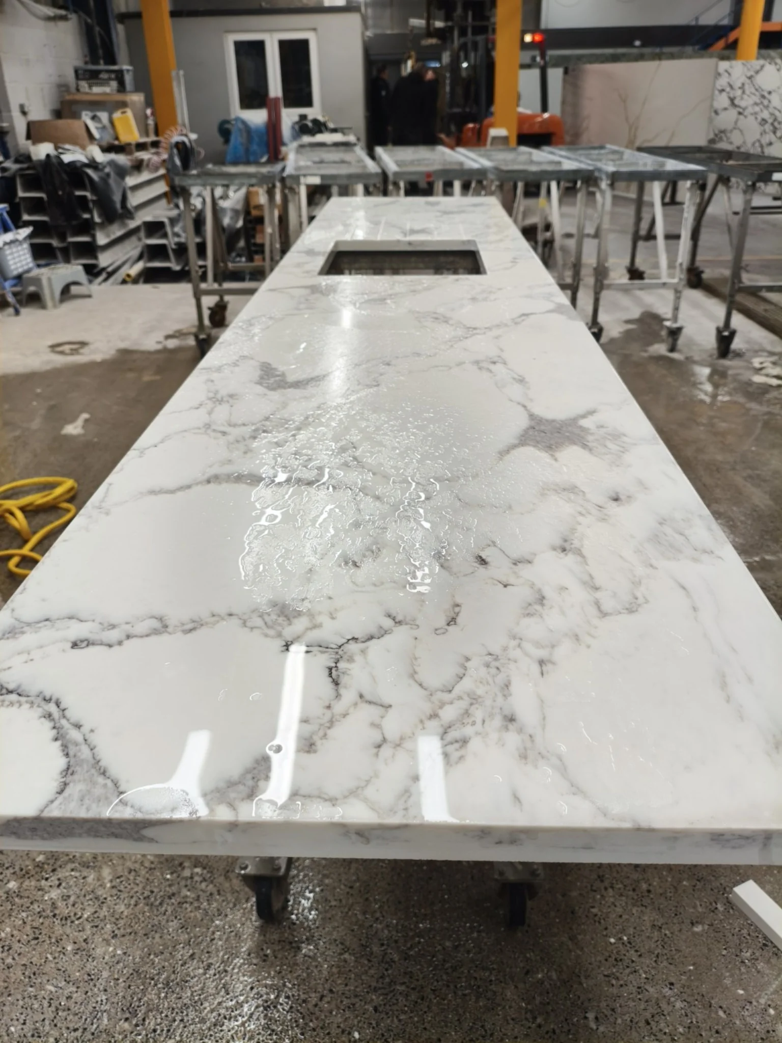 Alabaster style quartz kitchen island with contrasting cabinetry